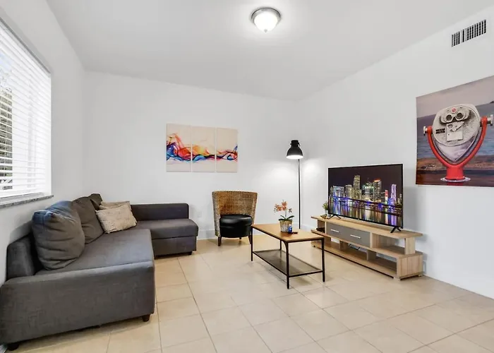 Comfy 2Br Apt On 8Th Street Enjoy Latin Life